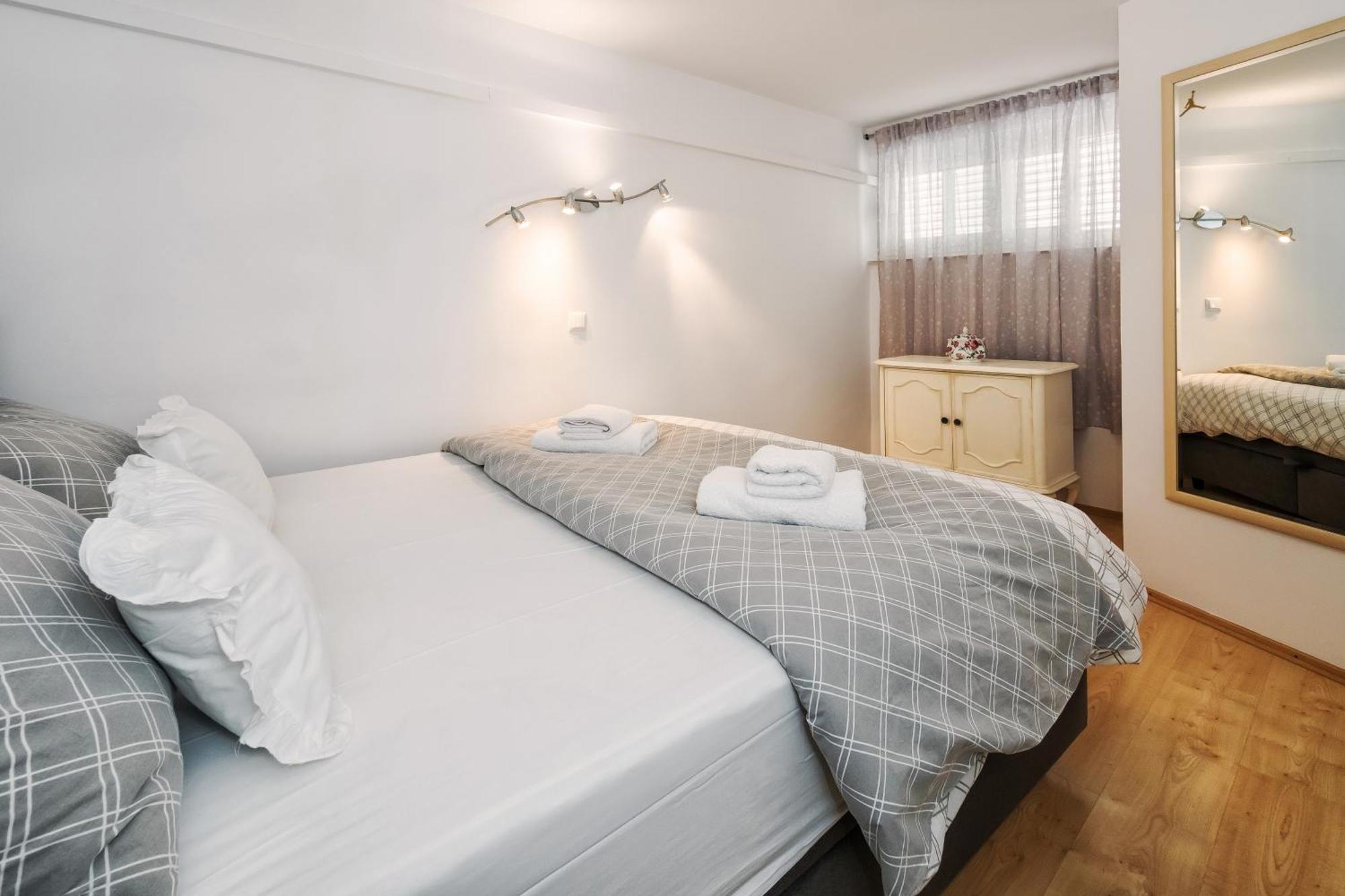 Relaxing 2Bd Apartment, Ground Floor - Walk To Old Town Сплит Экстерьер фото